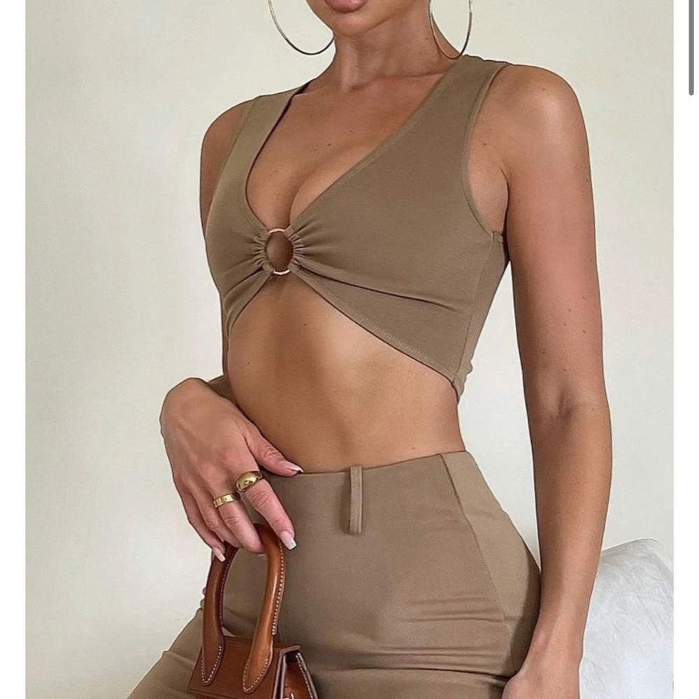 NWT white fox boutique in charge crop top